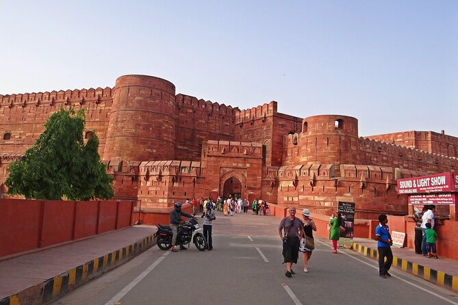 1-Day Trip to Taj Mahal and Agra from Mumbai with Both side Commercial Flights - What the $550 price really buys