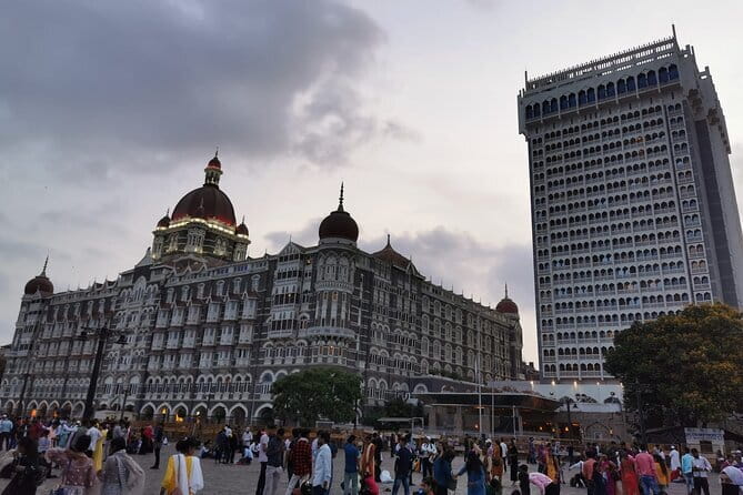 2 Days Mumbai City tour with Elephanta Caves - A quiet pause at Mumbai’s Jain Temple