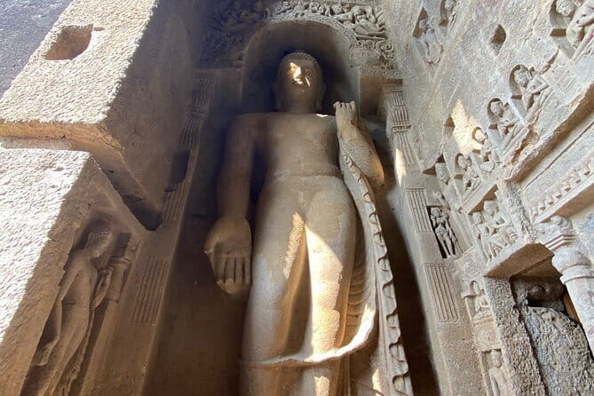 2 Days Mumbai City tour with Elephanta Caves - Marine Drive and Dhobi Ghat show two sides of daily life