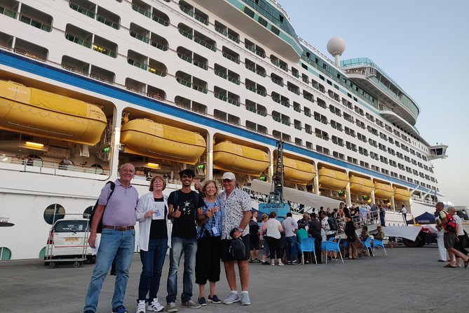 All inclusive Mumbai Shore Excursion from Mumbai port - Meeting at Green Gate and getting underway