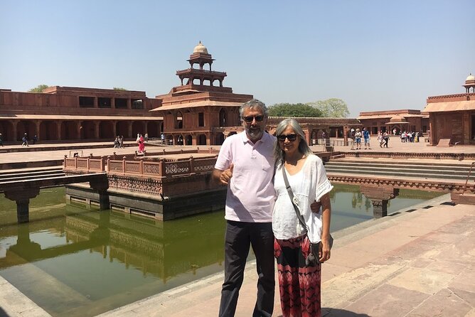 All Inclusive Taj Mahal Tour From Mumbai - The guide can shape the whole experience