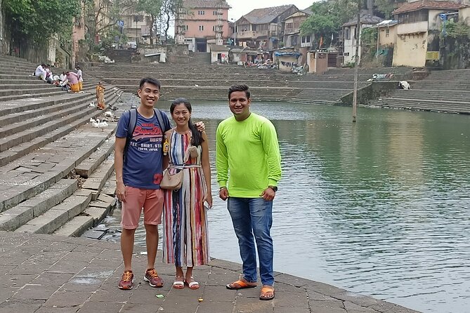 Banganga Walkeshwar Walking Tour - Starting at Walkeshwar’s Old Temples