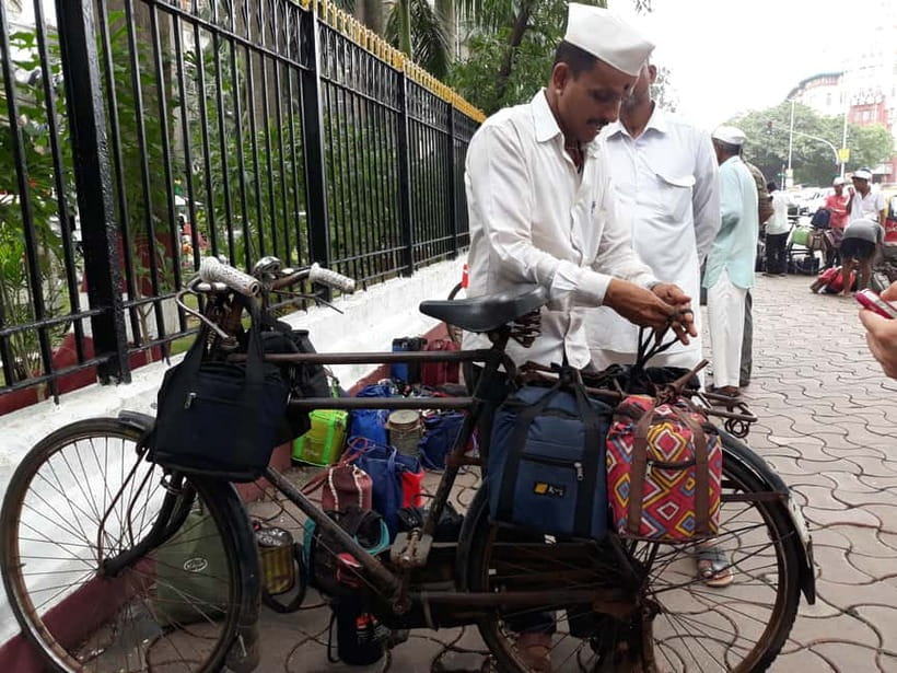 Best Combo Tour: Dabbawalas, Dhobi Ghat and Slum with Train - A short ride on Mumbai’s local train
