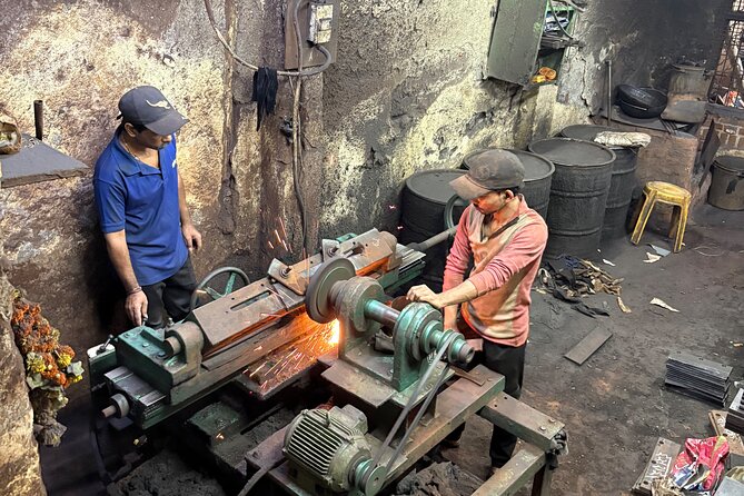 Best of Dharavi Slum with Market Tour - Mahim’s small businesses and goods production