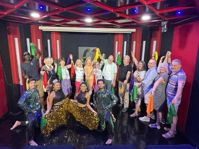 Bollywood Sightseeing and Celebrity Home Tour by Private Car - Seeing a Live Bollywood Shoot