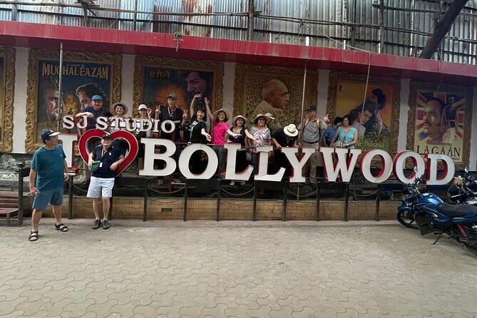 Bollywood Sightseeing and Celebrity Homes Tour by Private Car - From Bandra Film-Star Homes to Andheri Studio Floors