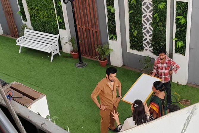 Bollywood Studio Tour with Guide and Transport - What this Mumbai Bollywood tour actually offers