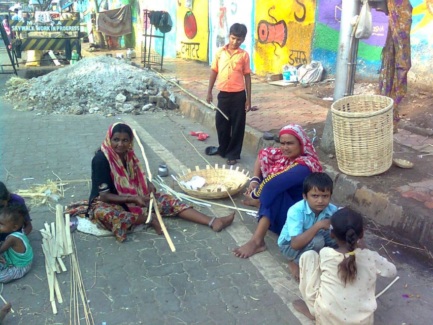 Bollywood tour with Slum Tour & Dance show - Two Mumbais in one eight-hour day