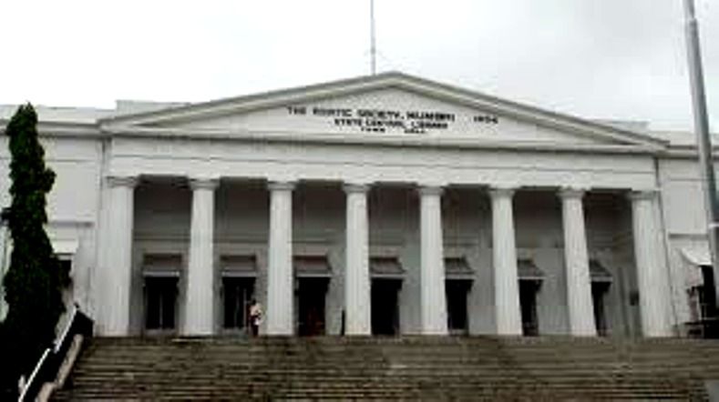 Combo of City and Bollywood Tour - Bombay University, the Oval, and the old civic district