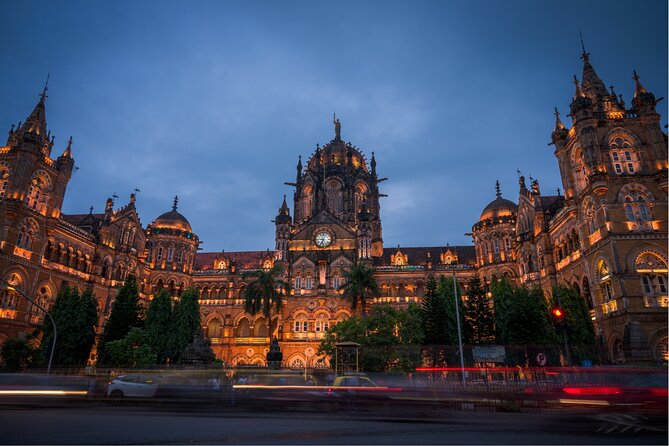 Cultural & Heritage Trails of Old Town Mumbai Guided Walking Tour - Horniman Circle and the open space around Town Hall