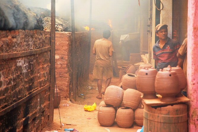 Dharavi Slum Walking Tour: Daily Life in Asia's Largest Slum - What the guide adds to the experience