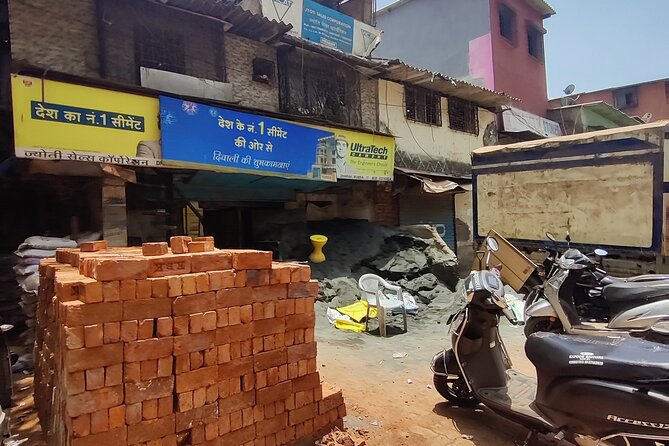 Dharavi Slum Walking Tour: Mumbai’s Inspiring Small Industries - What this Dharavi walk is really about