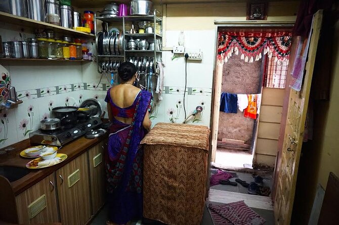 Dharavi Tour and Family Lunch - From workplaces to residential lanes