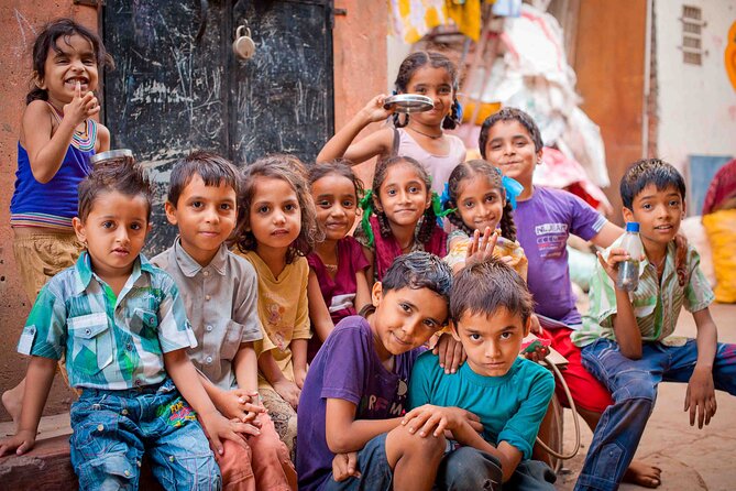Dharavi Tour Including Car Transfer - Dhobi Ghat in a 20-minute stop