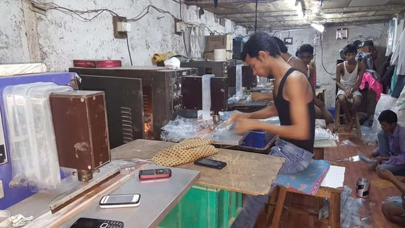 Dhobi Ghat Laundry and Dharavi Slum Tour with Local Train - Why this Mumbai tour works as a three-hour introduction