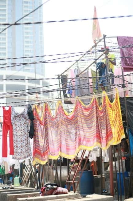 Dhobi Ghat Laundry and Dharavi Slum Tour with Local Train - The guide is central to the experience