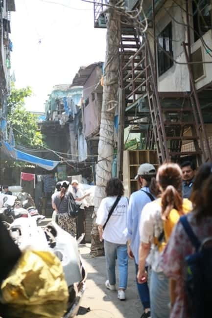 Dhobi Ghat Laundry and Dharavi Slum Tour with Local Train - Dhobi Ghat: Mumbai’s laundry system in plain sight