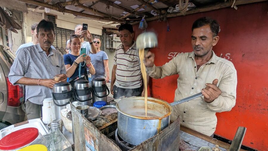 Discover Mumbai's street & beach with Vegetarian food tour - Should you book this Mumbai vegetarian food tour?