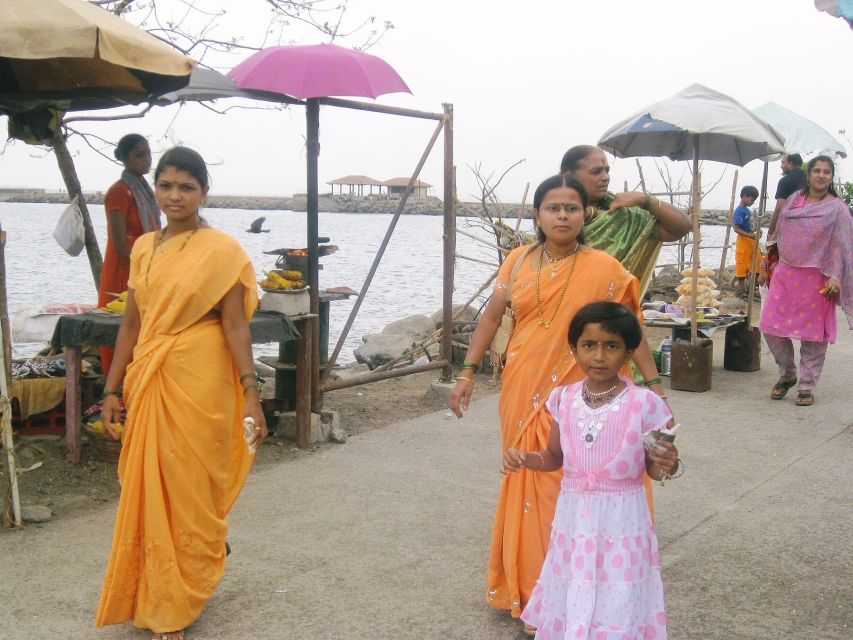 Elephanta Cave Tour with Bollywood Tour - Elephanta first, Bollywood later