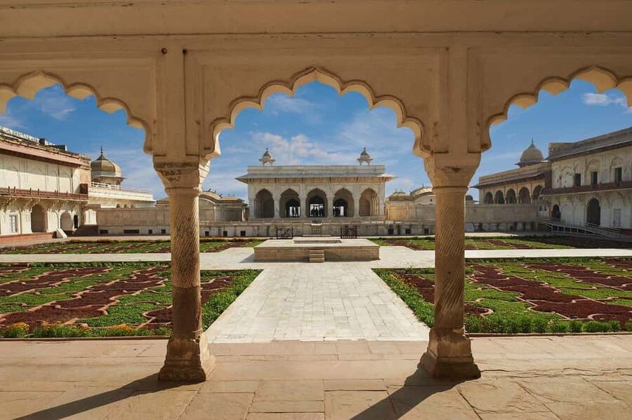 From Mumbai: Same Day Taj Mahal, Agra Tour with Flights - Agra Fort and the Mughal side of the story