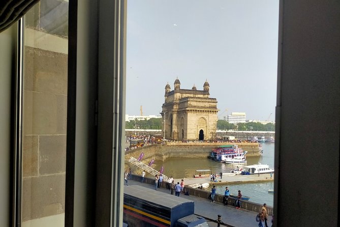 Full Day Mumbai City Tour in Luxury Vehicle - Green space at the Hanging Gardens