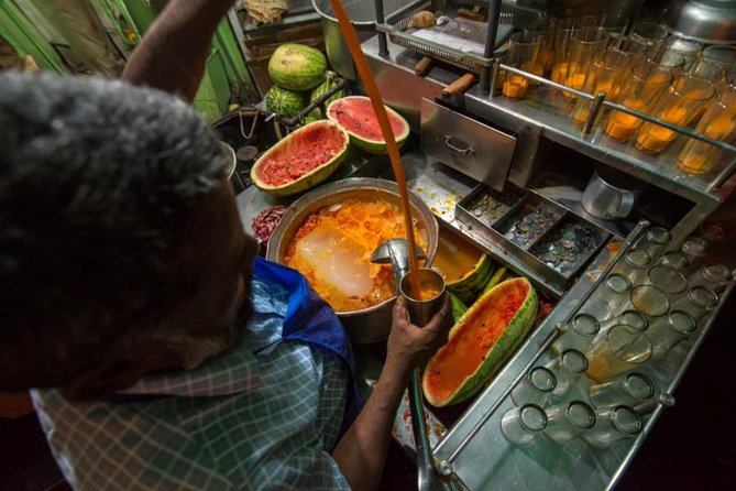 Mohd Ali Road Kebab & Curry Food Trail in Mumbai with Guide - Why Mohammad Ali Road works for a food tour