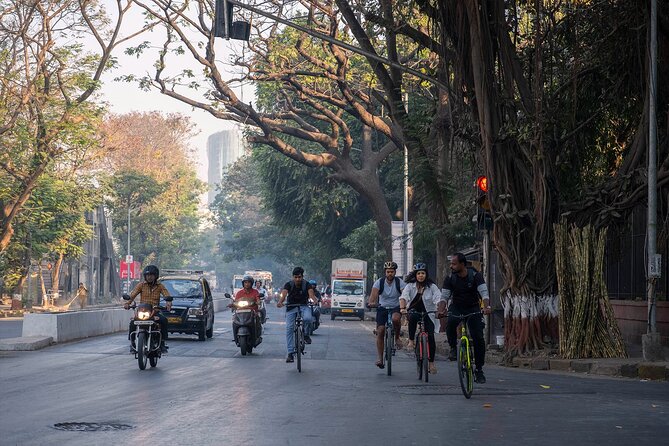 Mumbai Bicycle Tour - Three kilometers beside the Arabian Sea