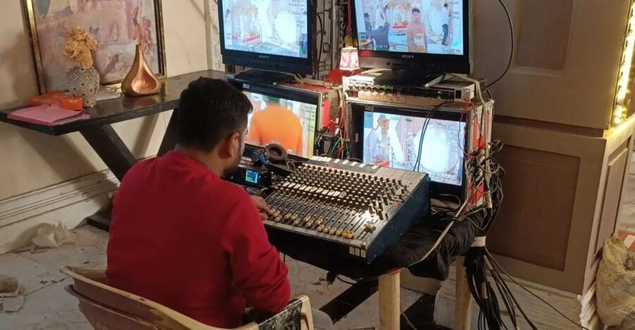 Mumbai: Bollywood Studio Guided Tour with Tickets - What Bollywood means in Mumbai