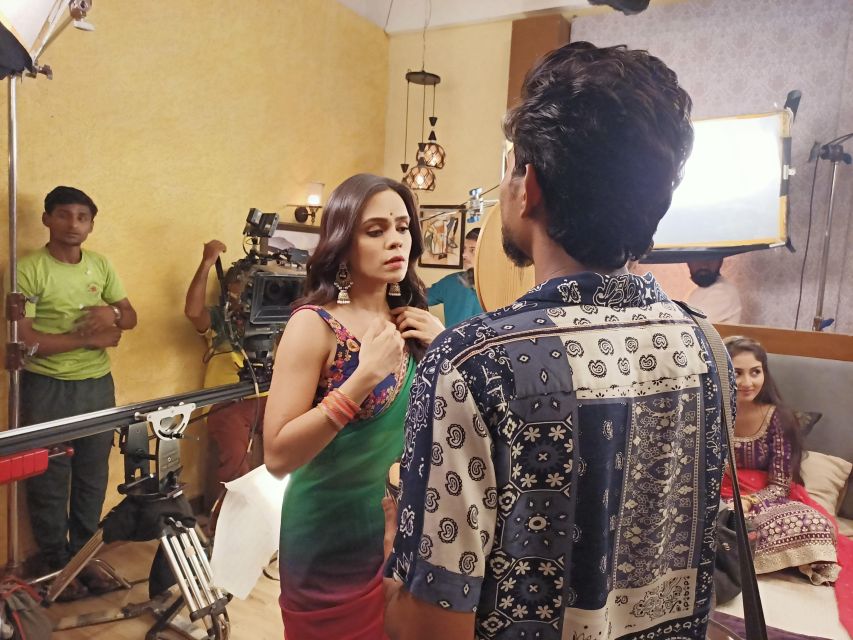 Mumbai: Bollywood Studio Guided Tour with Tickets - Three or four live Bollywood dance shows