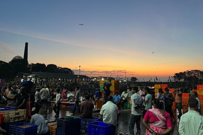 Mumbai By Dawn Morning Markets & The World’s Largest Laundry - Sassoon Dock: fish, noise, and the first rush of the day