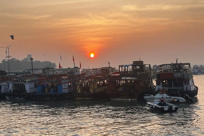 Mumbai By Dawn Morning Markets & The World’s Largest Laundry - Dhobi Ghat: Mumbai’s open-air laundry