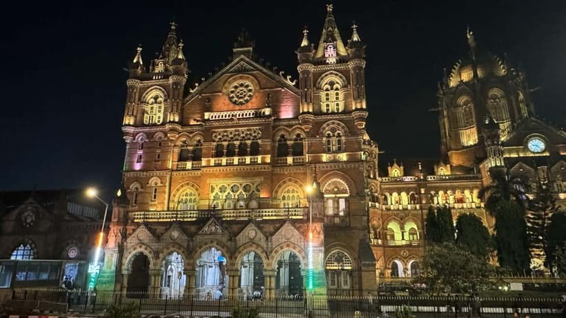 Mumbai By Night: Lights & Luminance - Transport, comfort, and the real pace