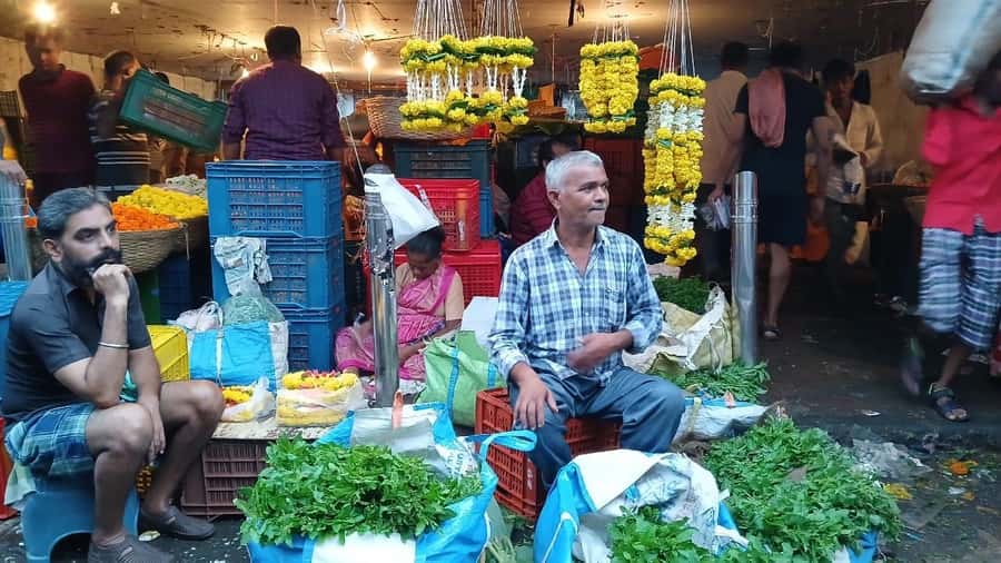 Mumbai City At Dawn, Visit the Unexplored Spots. - The guides and the human side of the tour