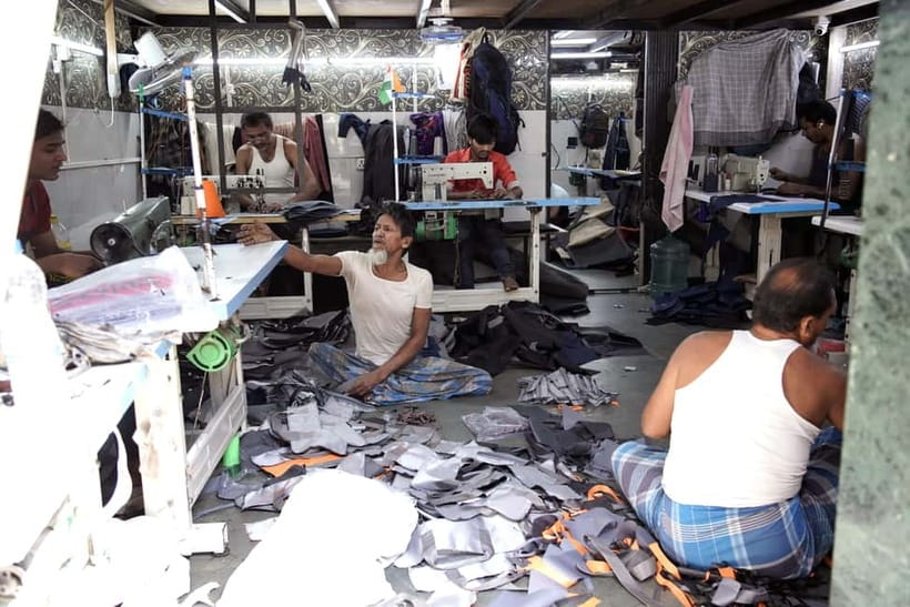 Mumbai: City & Slum Full-Day Exploration - CST, Crawford Market, and Mumbai’s old core