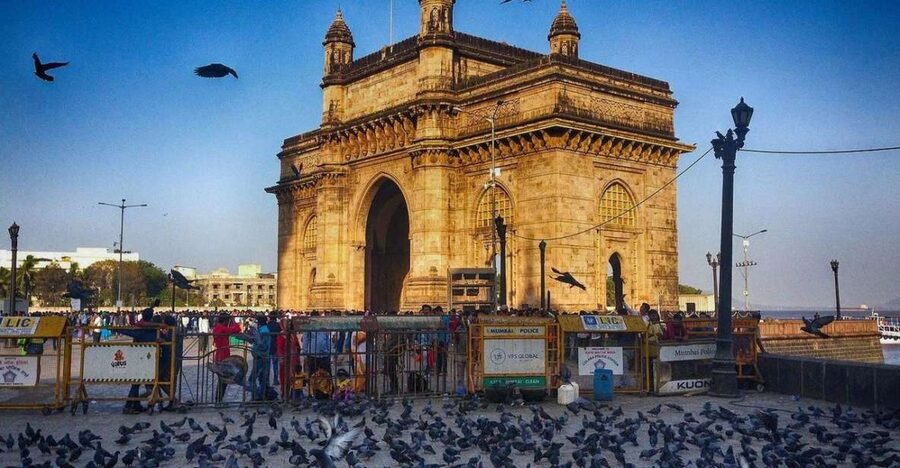 Mumbai: City Tour, Elephanta Caves, Dharavi Slum W/Options - Banganga Tank and Mani Bhavan