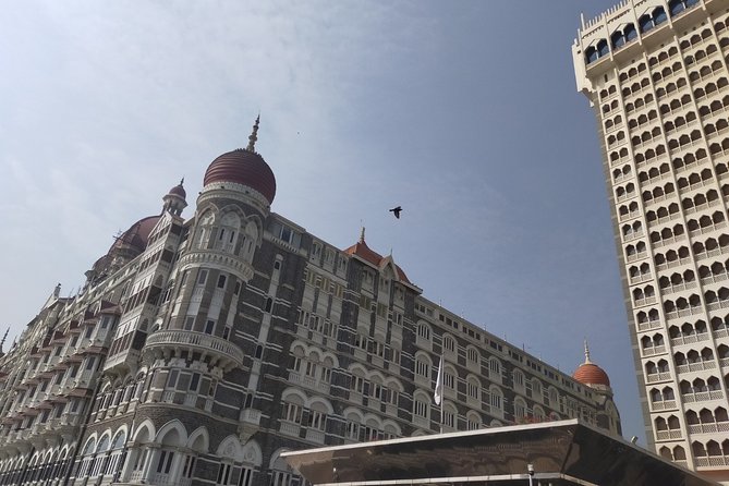 Mumbai City Tour in Public Transportation - Colaba Causeway: shopping with a practical warning
