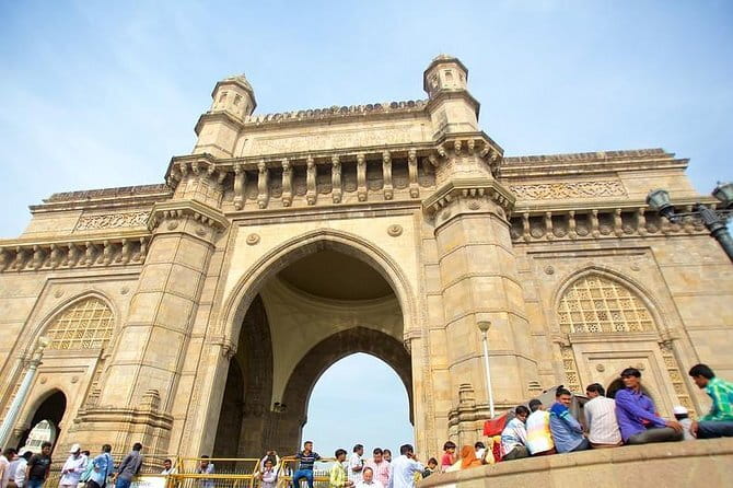 Mumbai City Tour with Licensed Guide and Lunch - Marine Drive and Chowpatty Beach
