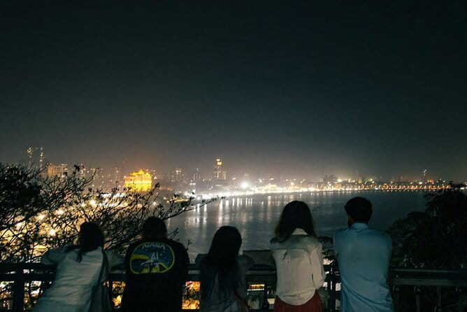 Mumbai City Tour with Licensed Guide and Lunch - Gateway of India and the old harbor