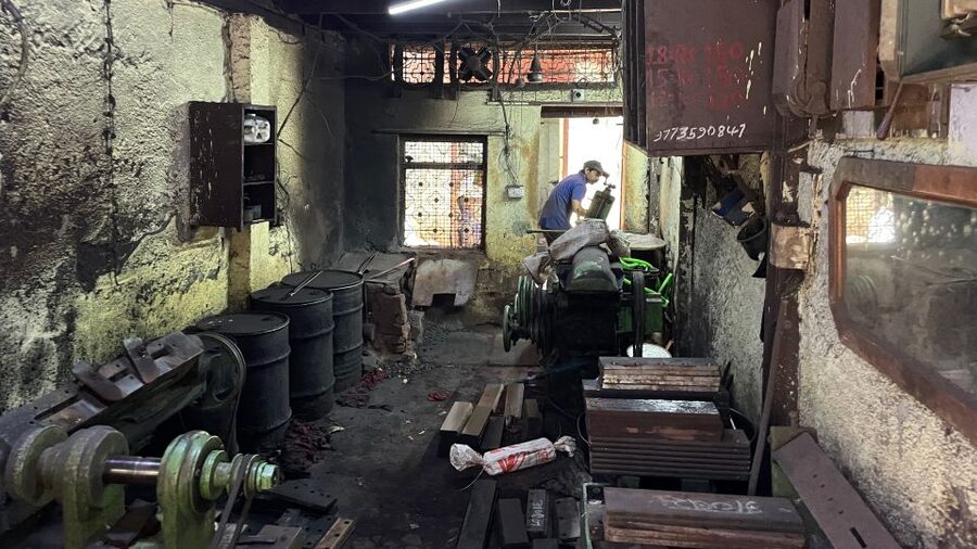 Mumbai Dharavi Slum Community Tour - Markets, pottery, and local craftsmanship