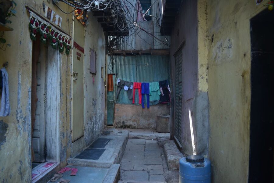 Mumbai: Dharavi Slum Tour with Dhobi Ghat (Open-Air Laundry) - What guides Pooja, Varsha, and Anushka add