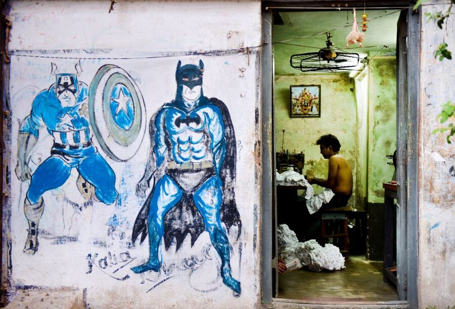 Mumbai Dharavi Slum Tour With Local English Guide - Meeting guides who know the community