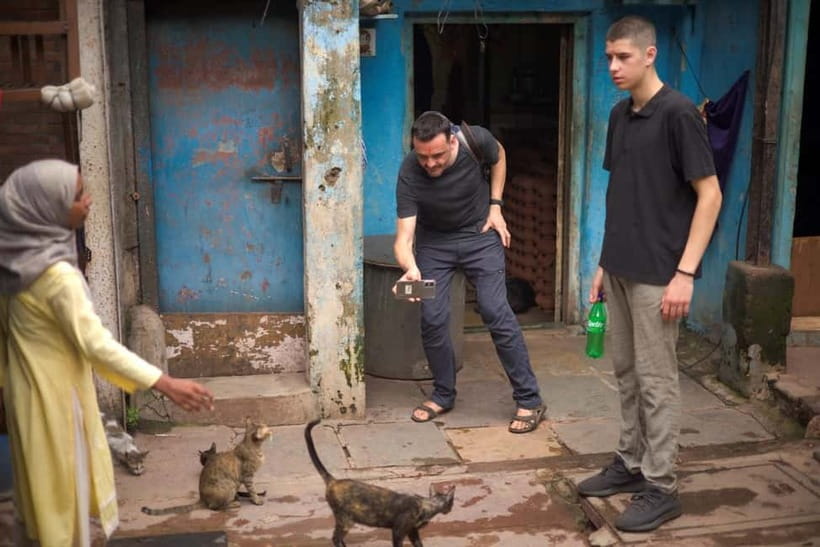 Mumbai Dharavi Slum Tour With Local English Guide - The rooftop view and Mumbai’s sharp contrast