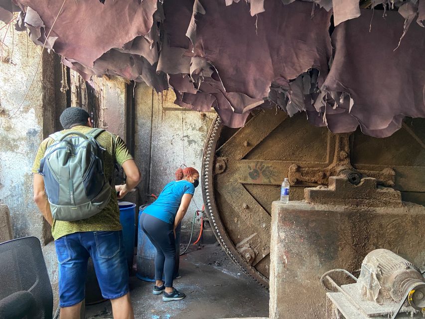 Mumbai: Dharavi Slum Walking Tour by First Female Tour Guide - Recycling and manufacturing in Dharavi