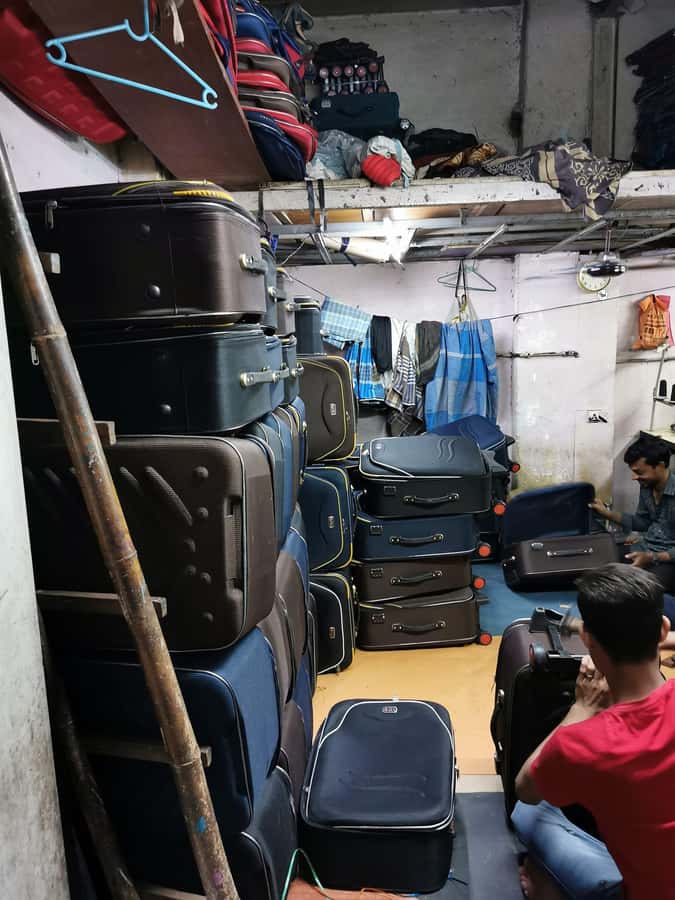 Mumbai: Dharavi Slumdog Tour -See the real Slum with a Local - Meeting your guide near Mahim railway junction