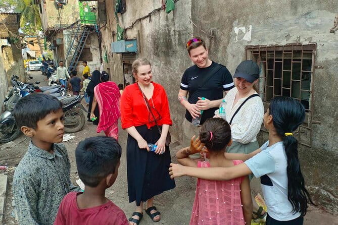 Mumbai: Dhobi Ghat Laundry & Dharavi Slum Tour with a Local - The ethics of visiting Dharavi