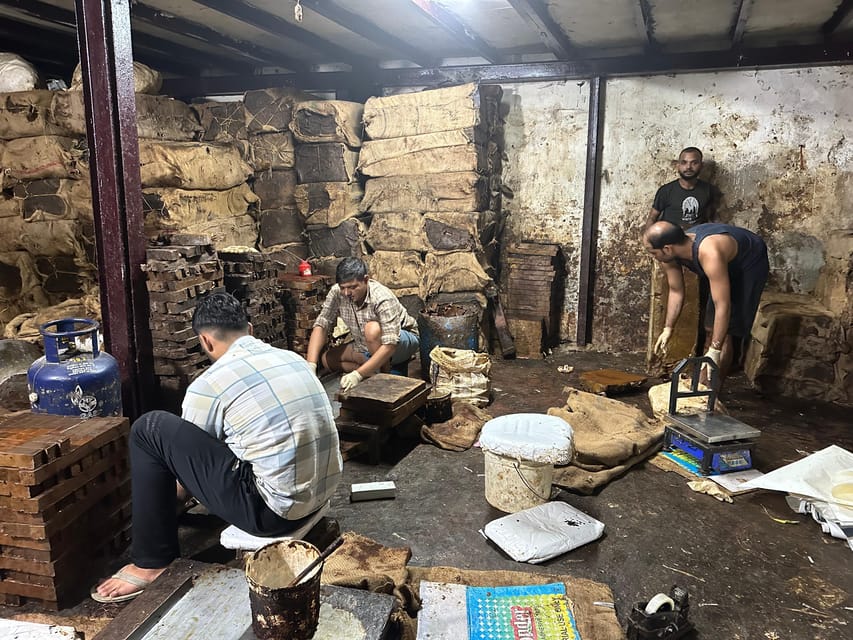 Mumbai: Discover India's Largest Slum -A Local's Perspective - The recycling district and resourceful production