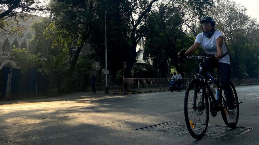 Mumbai: Early Morning Bicycle Tour - Mumbadevi Temple and local worship