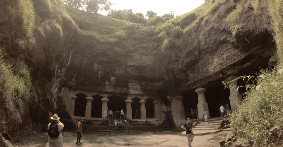 Mumbai: Elephanta Caves Half-Day Guided Tour with Expert - The ferry from Mumbai takes about an hour