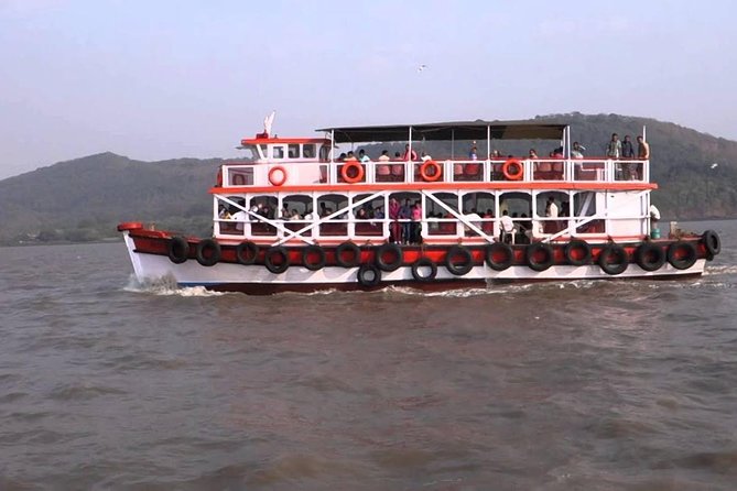 Mumbai Elephanta Caves Private Half-Day Tour including Guide - Meeting near Regal Cinema and reaching the Gateway