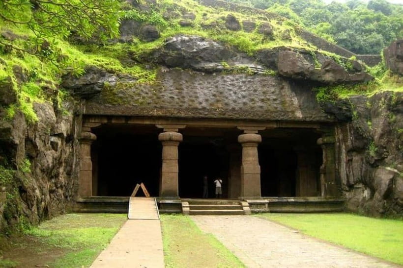 Mumbai: Elephanta Caves Tour with Ferry - Reading the Elephanta Caves with a guide